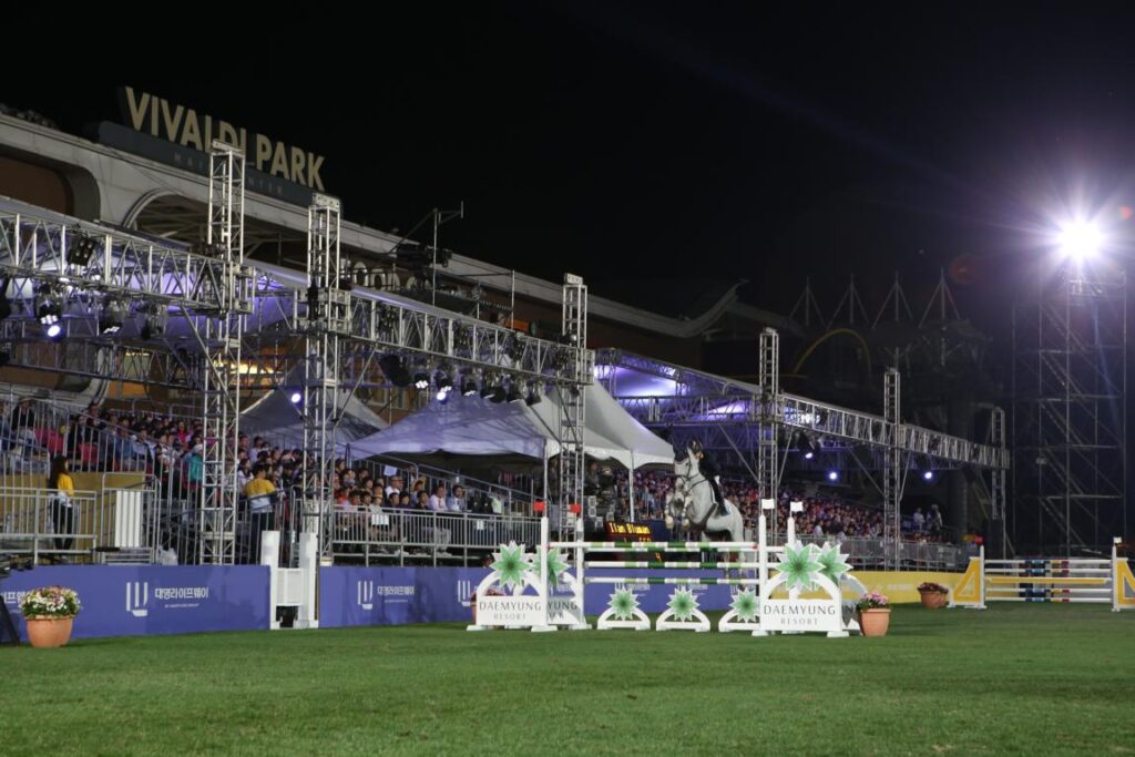 MAY-ON-A-HORSE_Impression-4_Vivaldi-Park-competition-photo-1024×683-1